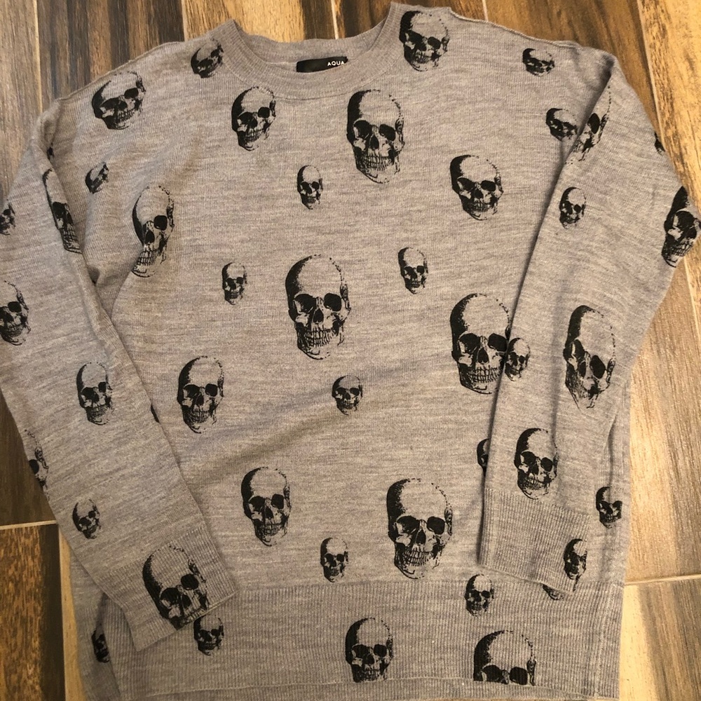 open shoulder “skull” sweater !